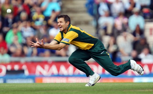 Former Australia international seamer Dirk Nannes has signed with Glamorgan for this season's Twenty 20 campaign.