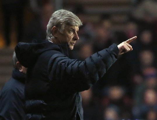 Arsenal manager Arsène Wenger has admitted that his side could be suffering from the pressure of wanting to end the club’s eight years without a trophy.