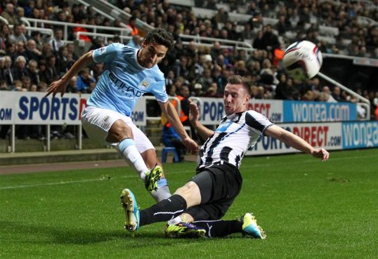 Newcastle United defender Paul Dummett has signed a new long-term deal at St James’s Park the club has confirmed.