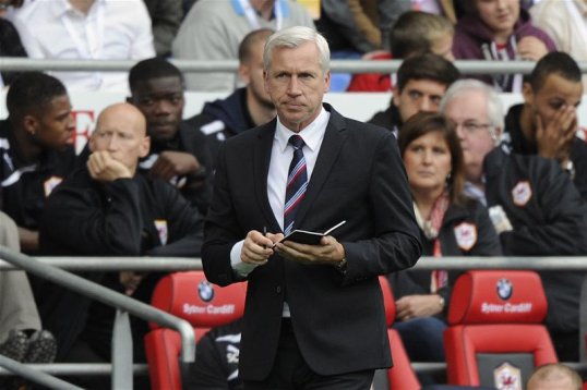 Newcastle United boss Alan Pardew dedicated his side's crucial three points to the travelling supporters.