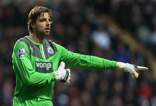 Serie A giants Napoli are considering a move for Newcastle United goalkeeper Tim Krul for next season, it has emerged.