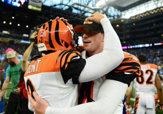 The Cincinnati Bengals and the Miami Dolphins have the honour of taking the National Football League season into the second half of the season on Thursday night.