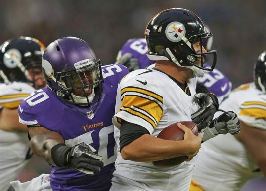 The Minnesota Vikings lead the Pittsburgh Steelers 20-10 at half-time in their game at Wembley Stadium.
