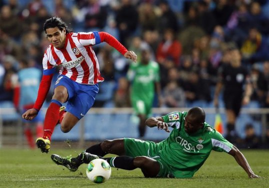 Atlético Madrid forward Radamel Falcao has rubbished claims that he met with Real Madrid president Florentino Pérez regarding a move to the Bernabéu.