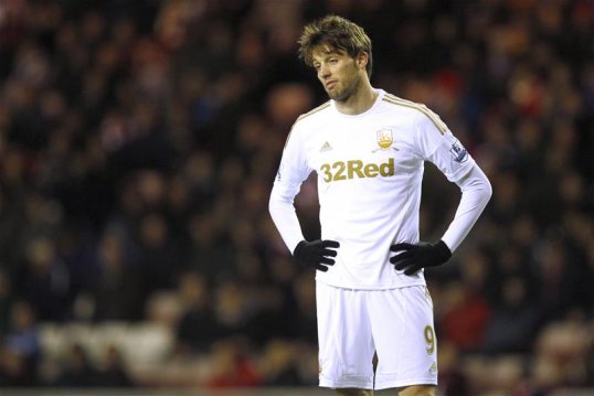 Swansea City forward Michu has missed out on a call up to the Spanish national squad for their friendly against Uruguay on Wednesday 6 February in Qatar.