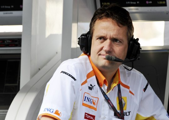 Caterham sporting director Steve Nielsen has decided to leave the Malaysian team in 2013.