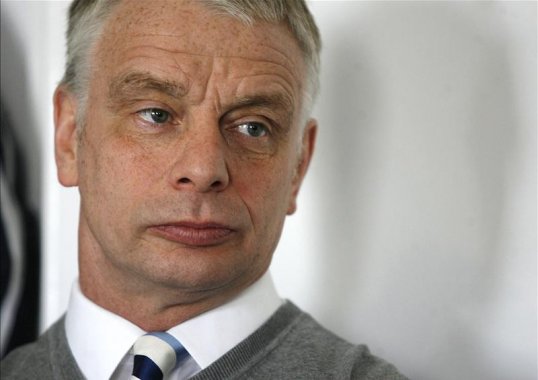 Ex-Great Britain team manager Brian Noble has confirmed that he is in contention to take over the Salford City Reds coaching post.
