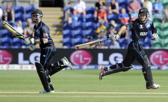 New Zealand beat Sri Lanka by one wicket in a thrilling Champions Trophy match in Cardiff.