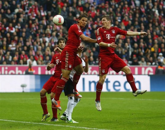 Bayern Munich’s Daniel van Buyten told his team-mates they cannot underestimate Arsenal in their Champions League last-16 encounter.
