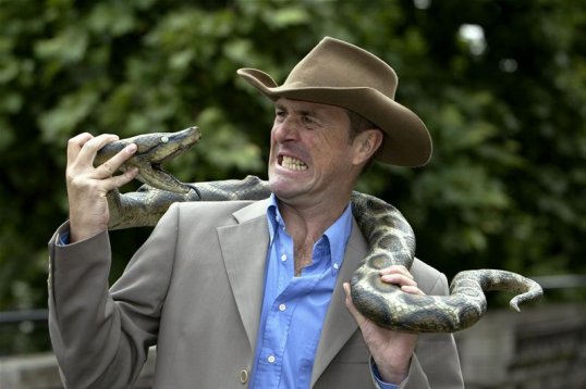 Former England spinner Phil Tufnell has warned the current crop of cricketers to stay away from Twitter and keep and problems in the dressing room.