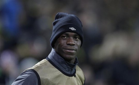 Queens Park Rangers manager Harry Redknapp believes that Manchester City forward Mario Balotelli needs to learn to help himself.