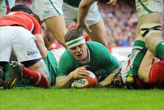 Brian O’Driscoll could play in the 2015 World Cup according to Ireland winger Keith Earls.