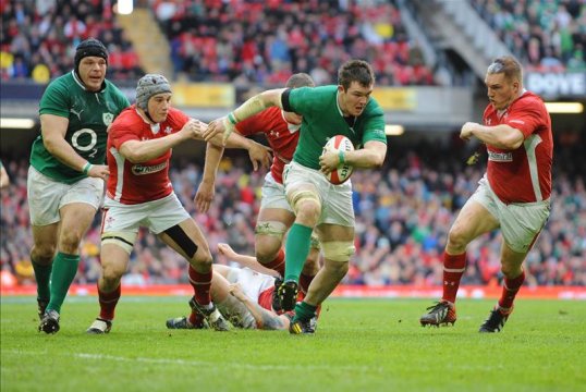 Ireland flanker Peter O'Mahony insisted the team are fully behind head coach Declan Kidney despite finishing second bottom of the Six Nations table.