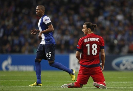 Manchester United will face stiff opposition from Juventus in the race to sign Porto's Brazilian midfielder, Fernando.