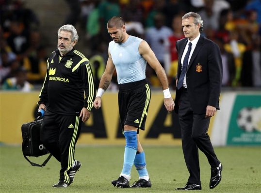 Barcelona's Victor Valdes is facing a lengthy spell on the sidelines after limping out of Spain's 1-0 defeat away to South Africa through injury on Tuesday.