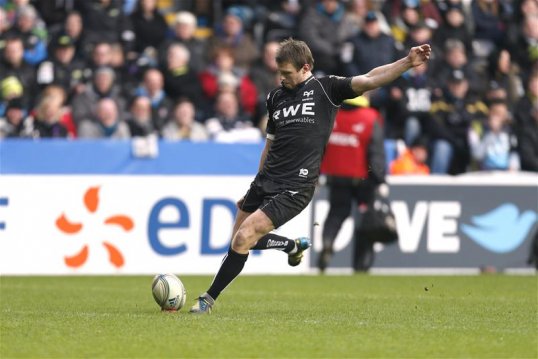 Ospreys rugby club have announced the departure of forwards coach Jonathan Humphreys, who will leave the club when his contract expires at the end of this season.