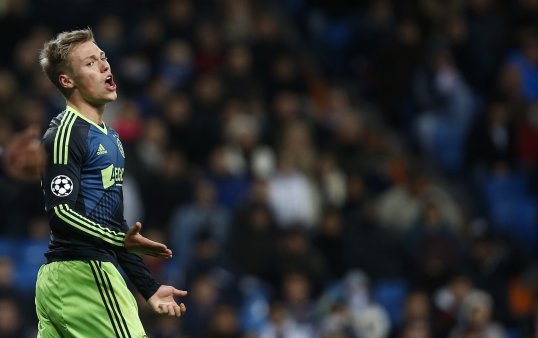 Ajax sporting director Marc Overmars has hailed Viktor Fischer as a “good example” for fellow prospects at the club.