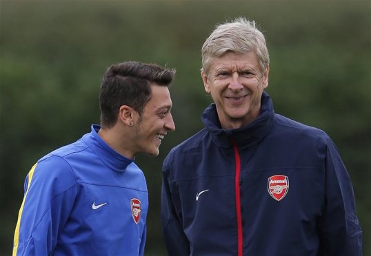 Arsenal attacking midfielder Mesut Ozil says manager Arsene Wenger encourages the Gunners attack to interchange and swap positions so as to confuse their opponents.