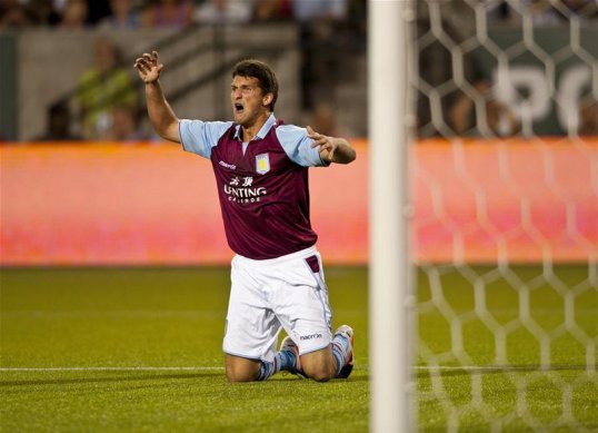 Nottingham Forest have confirmed the signing of Eric Lichaj on a two-year deal following his release from Aston Villa this month.