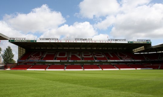 Nottingham Forest have been granted a work permit in their bid to sign Kuwait international goalkeeper Khalid Al-Rashidi.