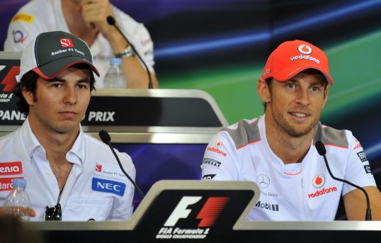 McLaren team principal Martin Whitmarsh has promised new driver Sergio Pérez an equal status alongside Jenson Button this season