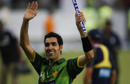 Pakistan clinched victory over South Africa by two wickets in a thrilling World Twenty20 Super Eight match in Sri Lanka.
