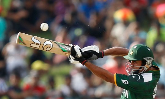 Pakistan have made their mark in their opening World Twenty20 Group D match, beating New Zealand by 13 runs.