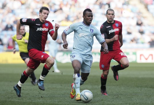 Crystal Palace have signed Manchester City striker Alex Nimely on loan until the end of the season.
