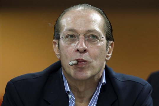 AC Milan vice-president Paolo Berlusconi has met with striker Mario Balotelli after the club official was captured using a racist remark to refer to the player.