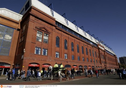 Dunfermline owner Gavin Masterton has handed his club shares over to the administrators.