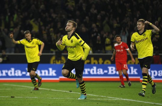 Former German star Franz Beckenbauer has said he thinks that Borussia Dortmund's Mario Götze and Marco Reus have formed the best midfield partnership in the world.