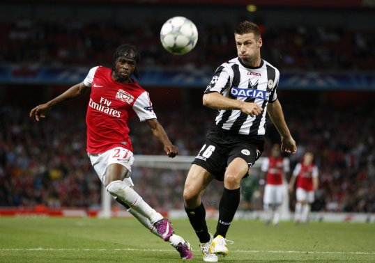 Udinese Calcio defender Giovanni Pasquale has signed a new four-year contract with the club.