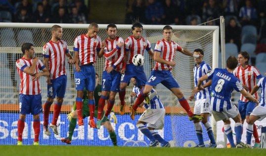 Both sides go in level at the break after a tentative half, while Real Sociedad manage to keep Atlético Madrid striker Radamel Falcao extremely quiet.