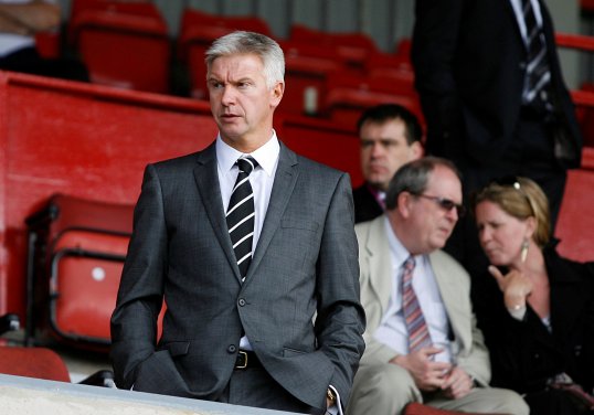 Hull FC owner Adam Pearson has reassured the Super League club's supporters he will not be leaving for football league club Leeds United.