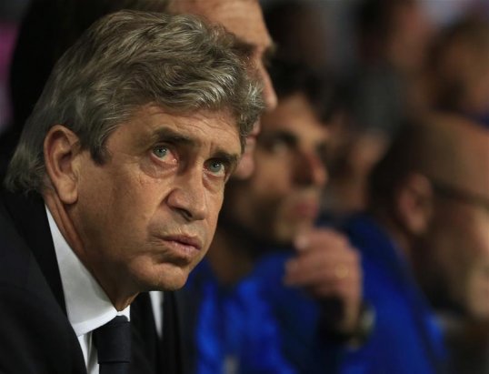 Málaga coach Manuel Pellegrini has distanced himself from reports linking him to Manchester City.