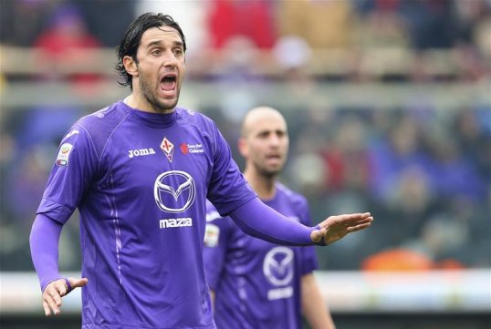 Fiorentina striker Luca Toni has revealed that incoming Bayern Munich manager Pep Guardiola asked him about the German club before penning a deal to join Die Roten.