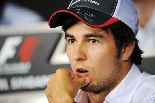 Mexican driver Sergio Peréz has denied reports that he has been approached to join McLaren next season.