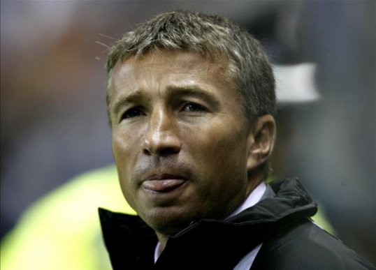 Former Chelsea defender Dan Petrescu has committed his future to Dynamo Moscow amid reports he was set to take over at Premier League strugglers Crystal Palace.