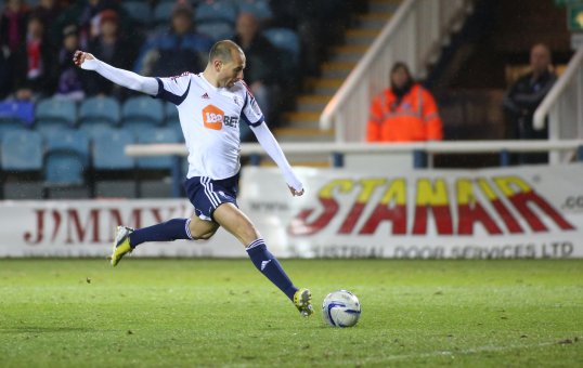 Bolton Wanderers winger Martin Petrov is in talks with Spanish club Espanyol.