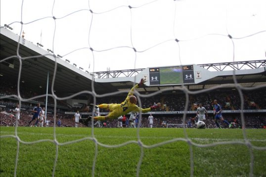 Tottenham Hotspur's financial affairs are being investigated by the same team of tax specialists who launched a failed prosecution of the club's former boss Harry Redknapp.
