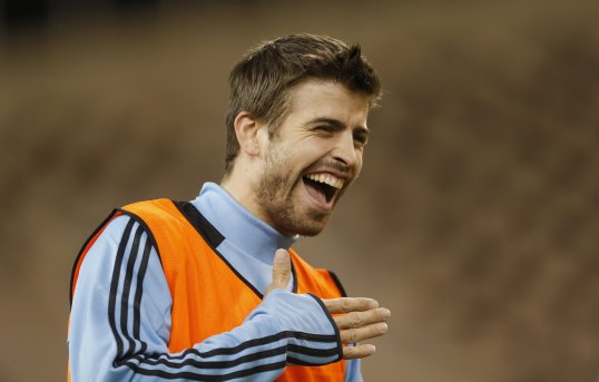 Barcelona defender Gerard Piqué has revealed he will be supporting Manchester United when they take on Real Madrid this week.