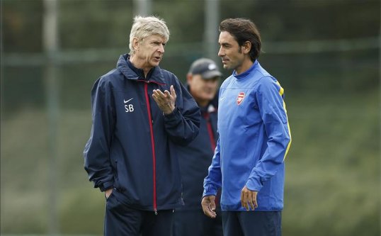 Former Arsenal midfielder Robert Pires says he plans to make a return to football as part of a proposed super league in India.