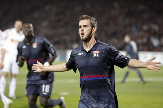 AS Roma attacking midfielder Miralem Pjanić has insisted that he will not be leaving the club as he wishes to establish himself in the Italian capital.