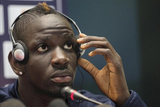 Paris Saint-Germain midfielder Mamadou Sakho could be on the move to the Premiership with Newcastle United and Arsenal said to be leading the chase.