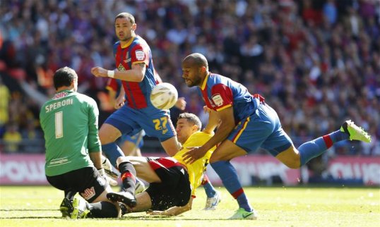 A Kevin Phillips penalty in extra-time has sent Crystal Palace into the Premier League after their 1-0 win over Watford in the Championship play-off final.