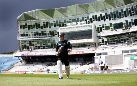 Rain has delayed he start of the second and final Test between England and New Zealand at Headingley.