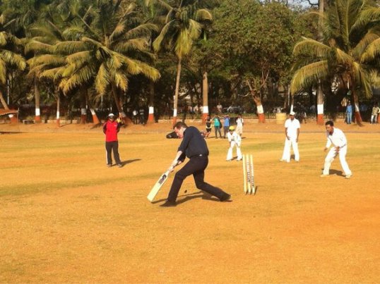 Prime Minister David Cameron met England women’s World Cup cricketer Arran Brindle while playing a cricket match with Children in Mumbai.