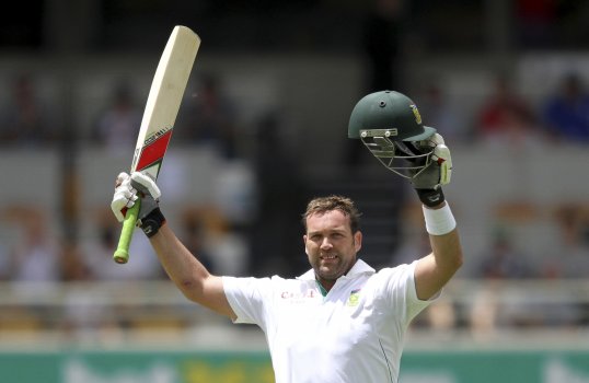 South Africa all-rounder Jacques Kallis will not bowl for the remainder of the second Test against Australia, and could miss the rest of the series.