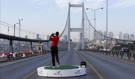 Globe-trotting world number 17 Ian Poulter used a three-hour weather delay on day one of the inaugural Turkish Airlines Open on Thursday (7 November) to catch up on some sleep ahead of his challenge to become European number one for the first time.