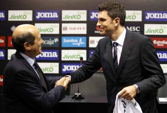 Manuel Llorente has resigned as president of the La Liga club Valencia.